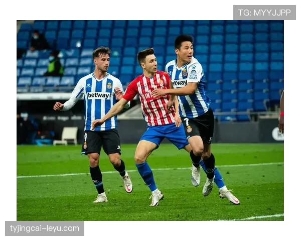 西甲多队更换主帅，战术新风引发广泛关注