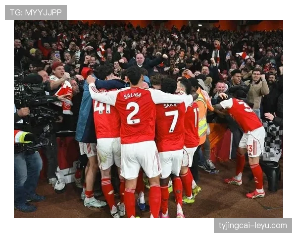 曼联防守体系漏洞频出:稳定性承压,对争冠形势产生影响 曼联防守体系漏洞频出:稳定性承压,对争冠形势产生影响